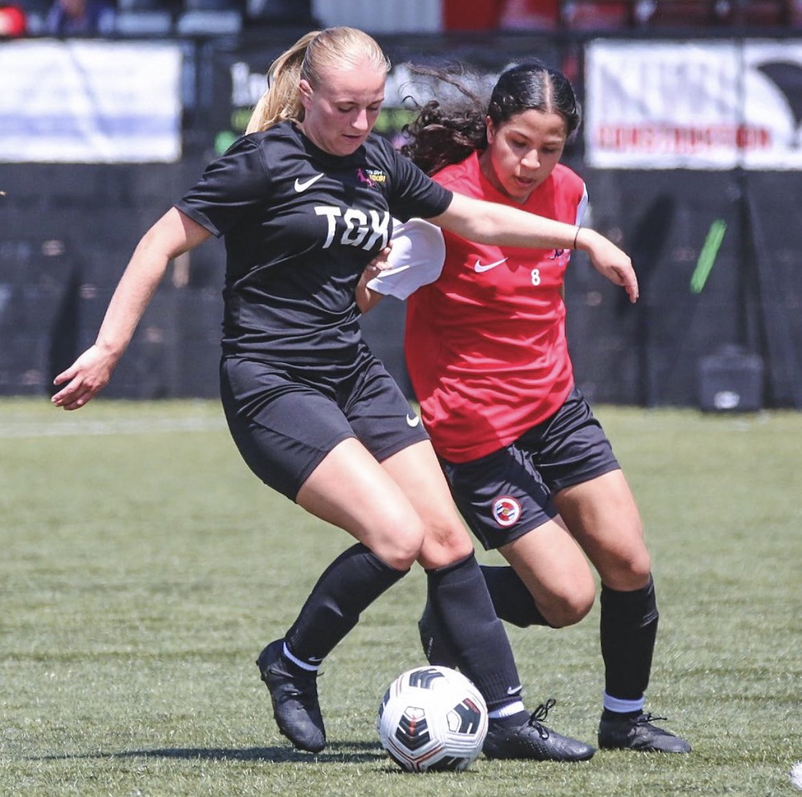 G2CollegeSoccer's tweet photo. 💫 Thankful for an amazing 2023 💫

Roll on 2024…

The best is yet to come!!!

#HappyNewYear
#Go2Community
#Proud

🇬🇧⚽️🇺🇸

@THISGIRLKICKS https://t.co/SoJVUUIKus