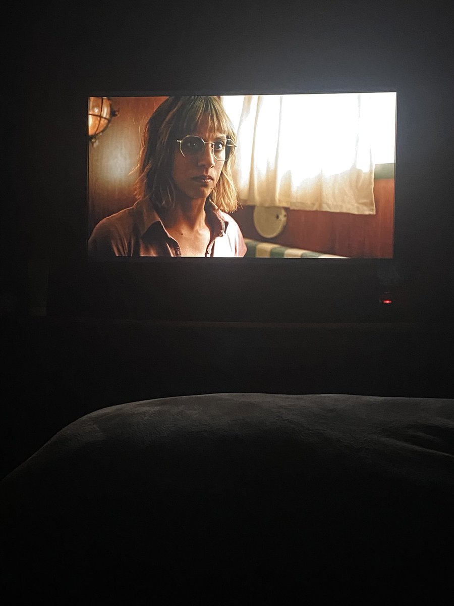 MariiaRelao's tweet photo. No puede tener mejor final mi año que con el último capítulo #BERLINnetflix #Lacasadepapel https://t.co/sgFwe6ZwVk