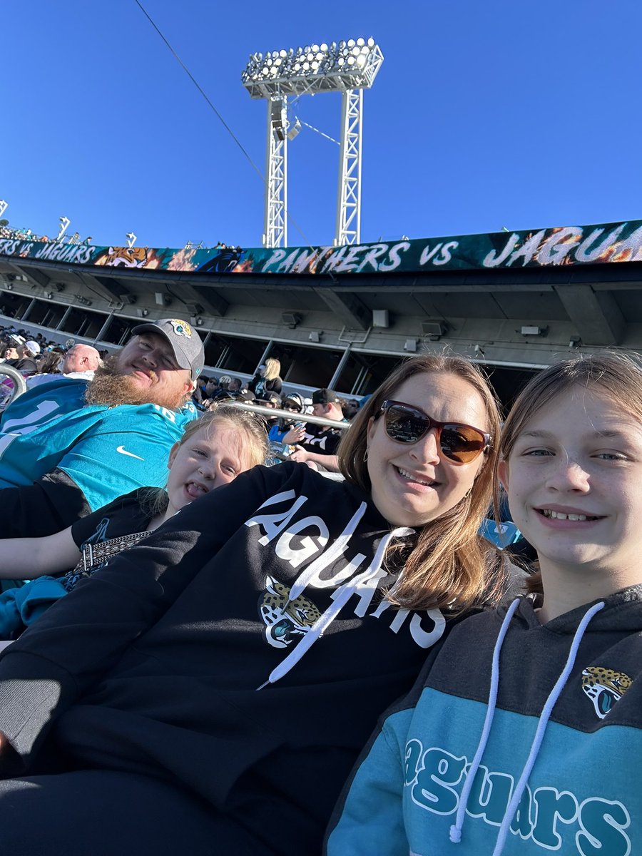 jabthom's tweet photo. #DUUUVAL https://t.co/V1dO3MJtGD