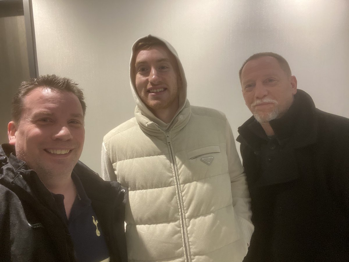 Thank you to @Madders10 and @dejanKulusevsk who took the time to have a photo taken with us after the game. It was my brothers first trip to the new stadium and @1MickyHazard is the host with the most. Happy New Year to you all. Looking forward to a good FA Cup run COYS!