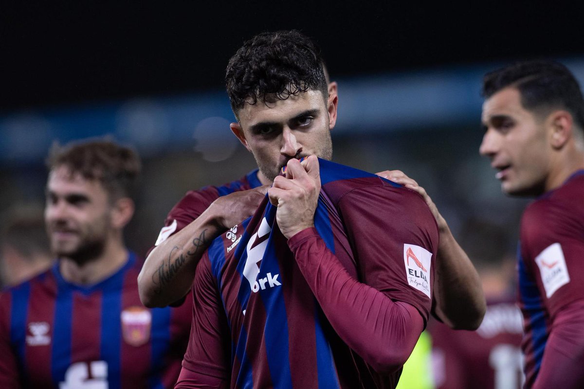 sergio_ortu8's tweet photo. El 2023 será un año recordado por todos los deportivistas. No tengo palabras para describir todas las emociones que hemos sentido. Gracias por tanto. 💙❤️ 
#aupadeportivo
@CD_Eldense https://t.co/3zBKfeQrkH