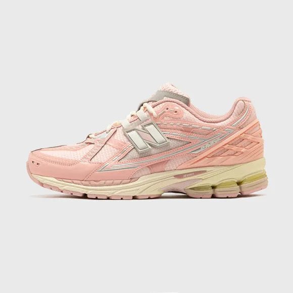Sneakerologue's tweet photo. Sortie cette nuit (minuit) de la collection New Balance 1906R "Lunar New Year" 🎆

💶: 170€ https://t.co/dESOHm9lxr