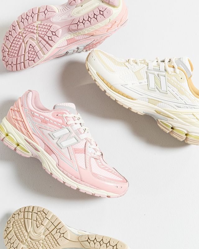 Sneakerologue's tweet photo. Sortie cette nuit (minuit) de la collection New Balance 1906R "Lunar New Year" 🎆

💶: 170€ https://t.co/dESOHm9lxr