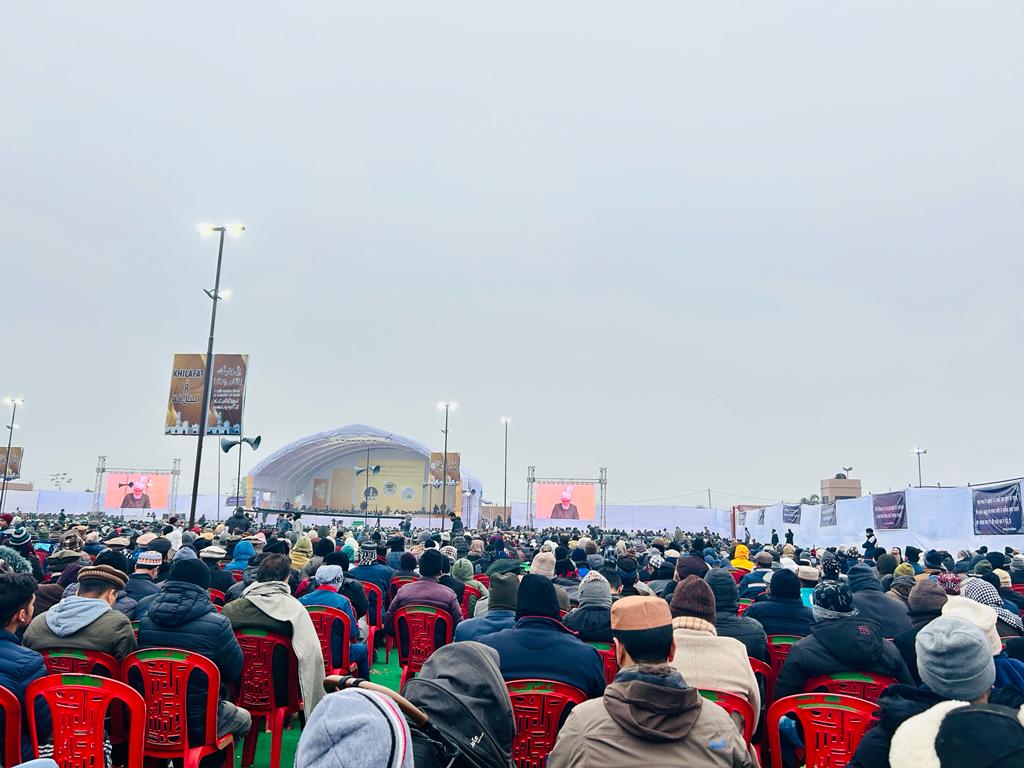 atq_09's tweet photo. Tears of joy and hearts brimming with faith. Jalsa Salana Qadian 2023 concludes, leaving behind an immense spiritual high. 

May Allah SWT shower His blessings on all participants! 
#JalsaQadian #JalsaConnect #Qadian https://t.co/eg6m7WSrOz
