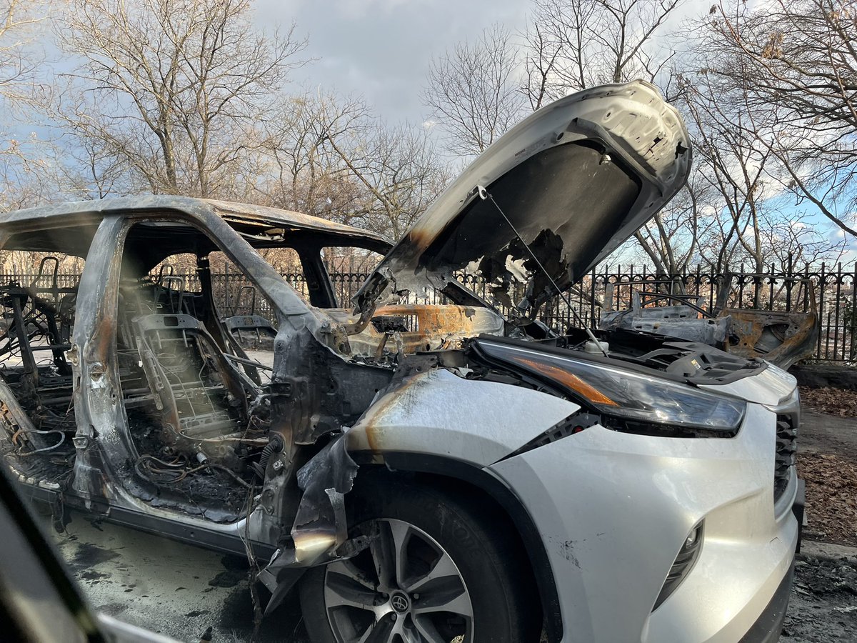 More Free 🅿️. This time on St. Nicholas Terrace.