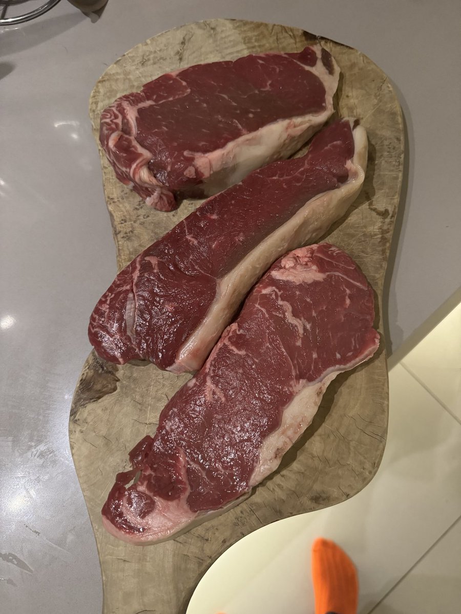 LozzaFox's tweet photo. Happy new years.

Thank you cow for being so tasty. https://t.co/BDrBFw0hKm