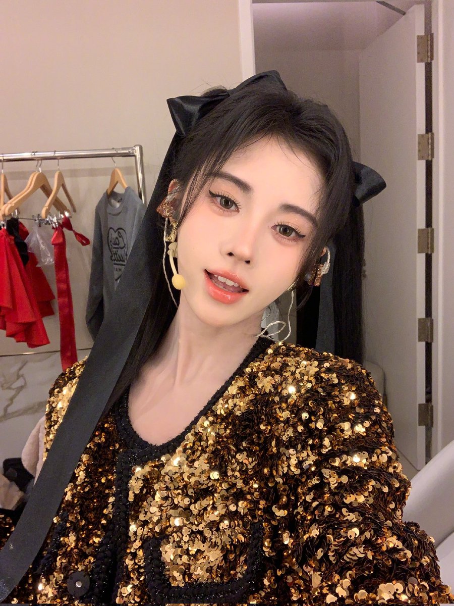 鞠妈的小翘臀，加嘴穴盯榨，再加俯身漏沟🥵 https://t.co/W10zUkIedM