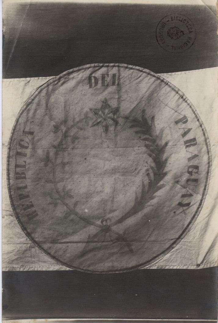 📸[HILO DE FOTOGRAFÍAS DE LA GUERRA DE LA TRIPLE INFAMIA]🎞️
Abro este pequeño hilo de fotos de esta #guerra, que sin dudas ha marcado un antes y un después en la #historia paraguaya así como en la de toda la región.
Sin más vueltas, ahí vamos...

1/ 🇵🇾Bandera del Paraguay - 1885