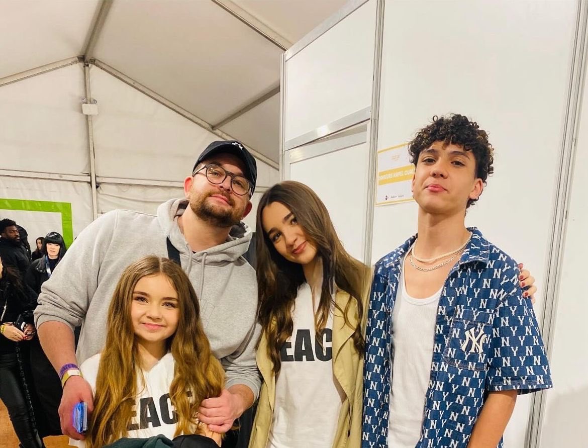 Retrouvez <a href="/angelinaofficie/">Angélina Officiel</a> ce soir sur #France2 dans « La Grande Soirée du 31 » à partir de 21h00 !! Bon réveillon de la Saint-Sylvestre à tous !!! ❤️ #Reveillon2023 #Reveillon2024 #BonneAnnee2024 #BonneAnnee