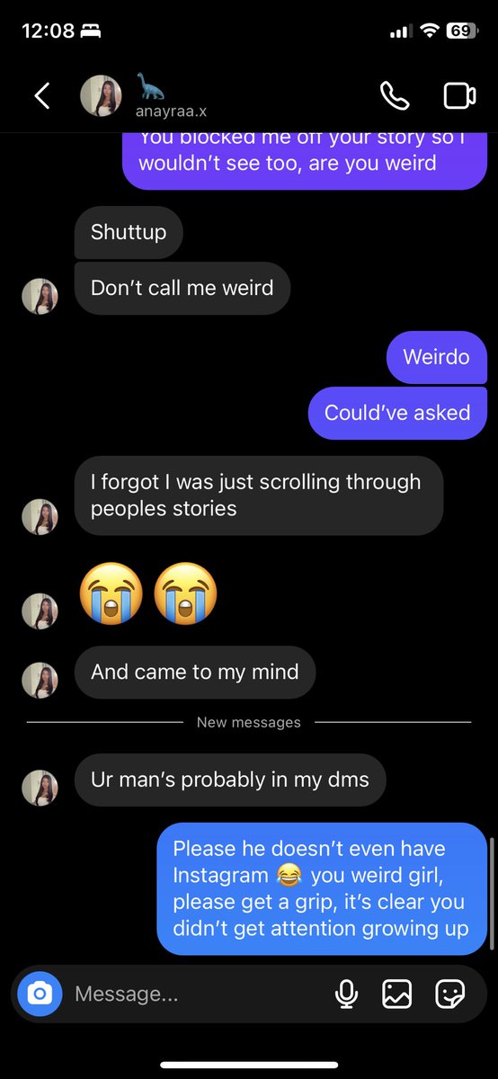 thezainabshow's tweet photo. Bitches are weirddd! https://t.co/xQekLYKZou