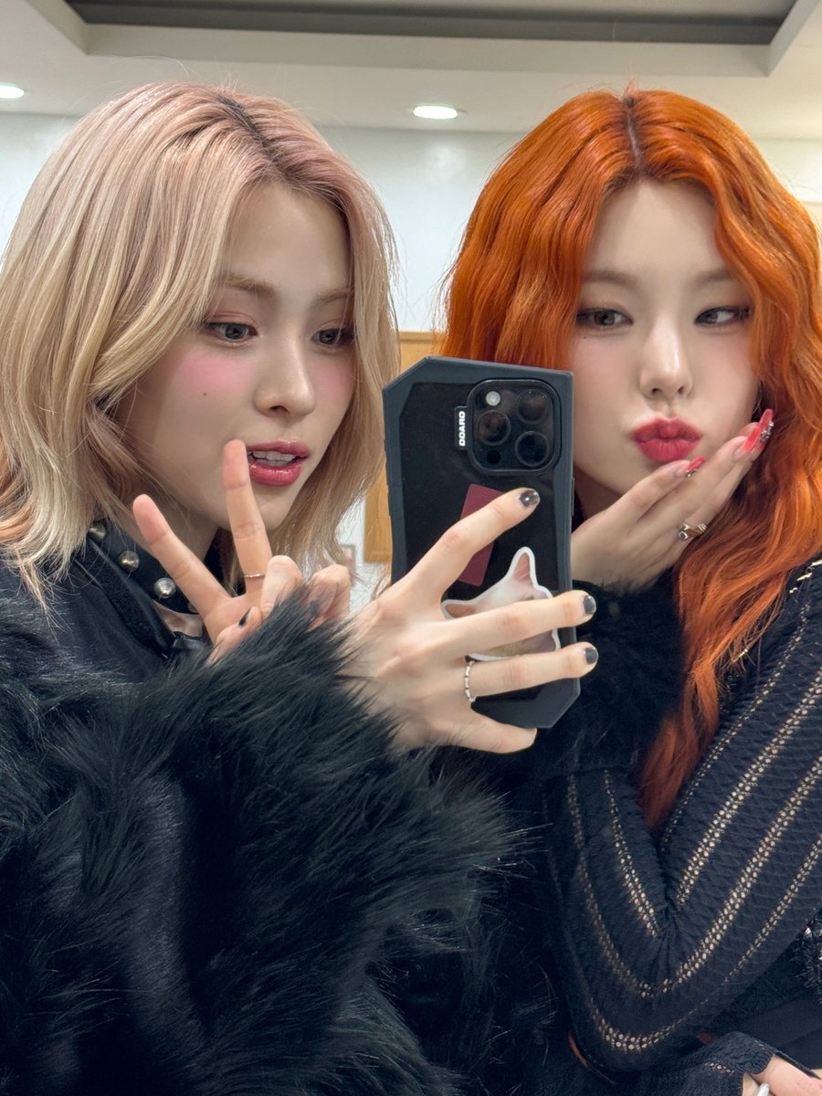 momentsofryeji_'s tweet photo. New year, still Ryeji. ✨ https://t.co/iiodjGNBQx