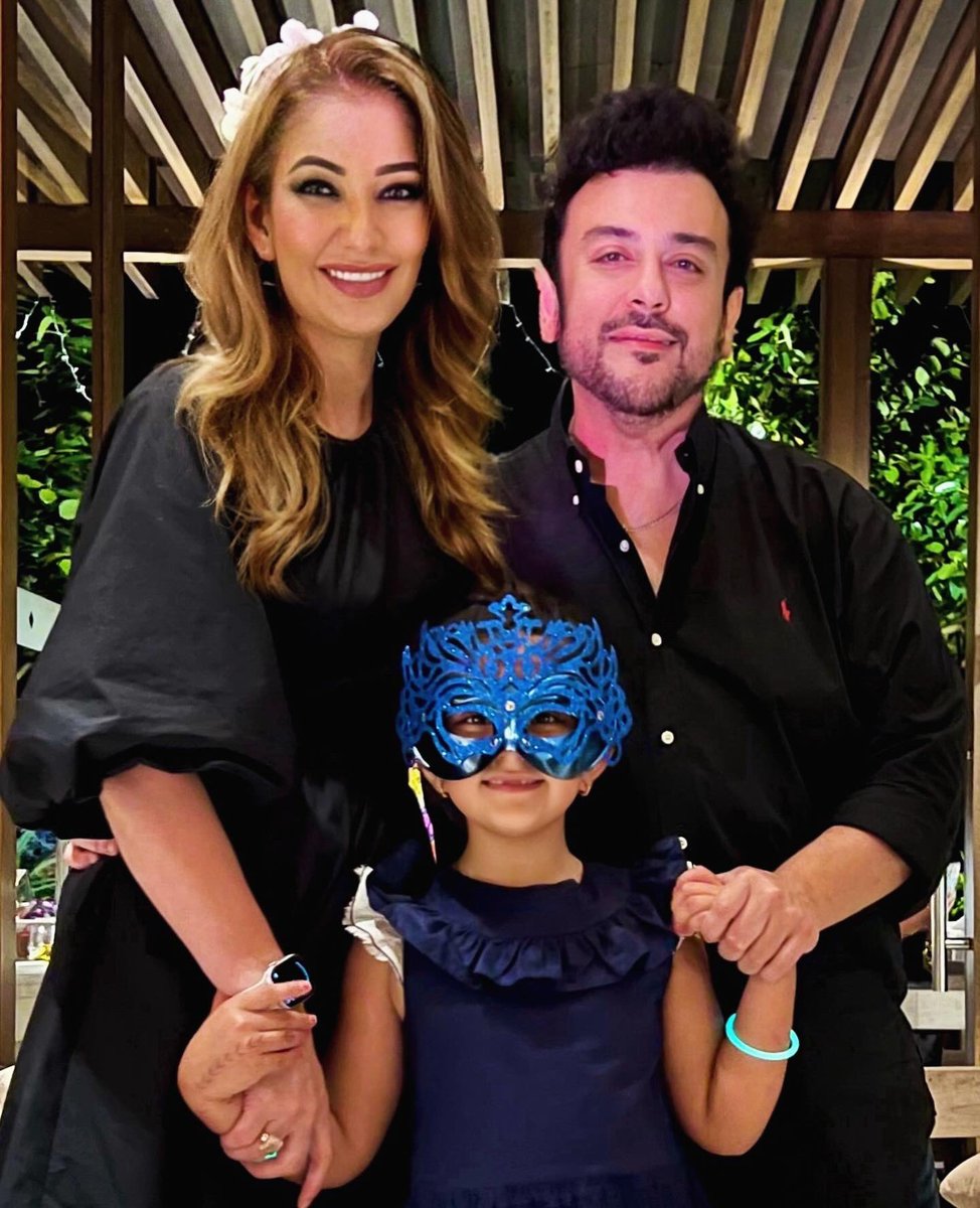 AdnanSamiLive's tweet photo. “Wishing Everyone a Happy New Year! May 2024 bring joy, good health, success, peace, harmony &amp; prosperity to us all!!
Love &amp; duas, 
SAMIS”
💖🙏🤗

#happynewyear  #Welcome2024 #kudavillingiliresort #maldives https://t.co/BImiZdYumW