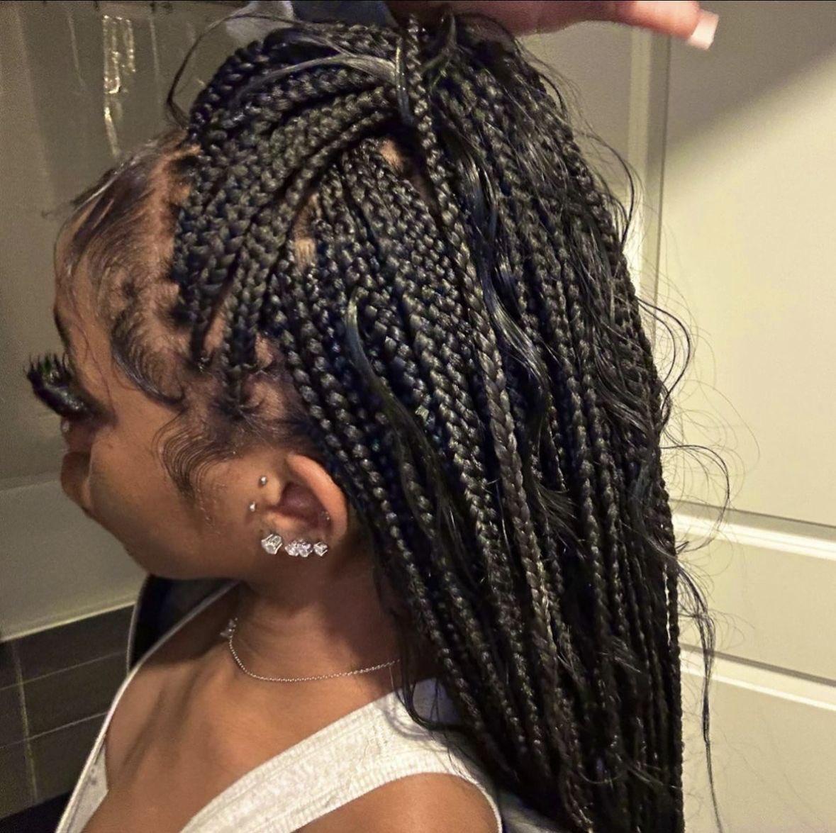 iamemanijae's tweet photo. i just want some real small knotless https://t.co/EErbYBEhVD