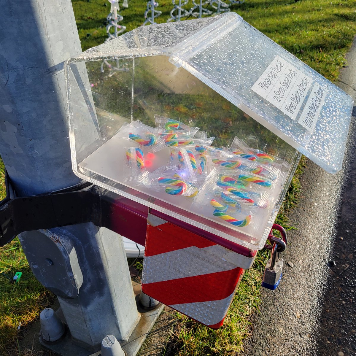 Diamond Crescent Musical  Christmas Lights tweet media