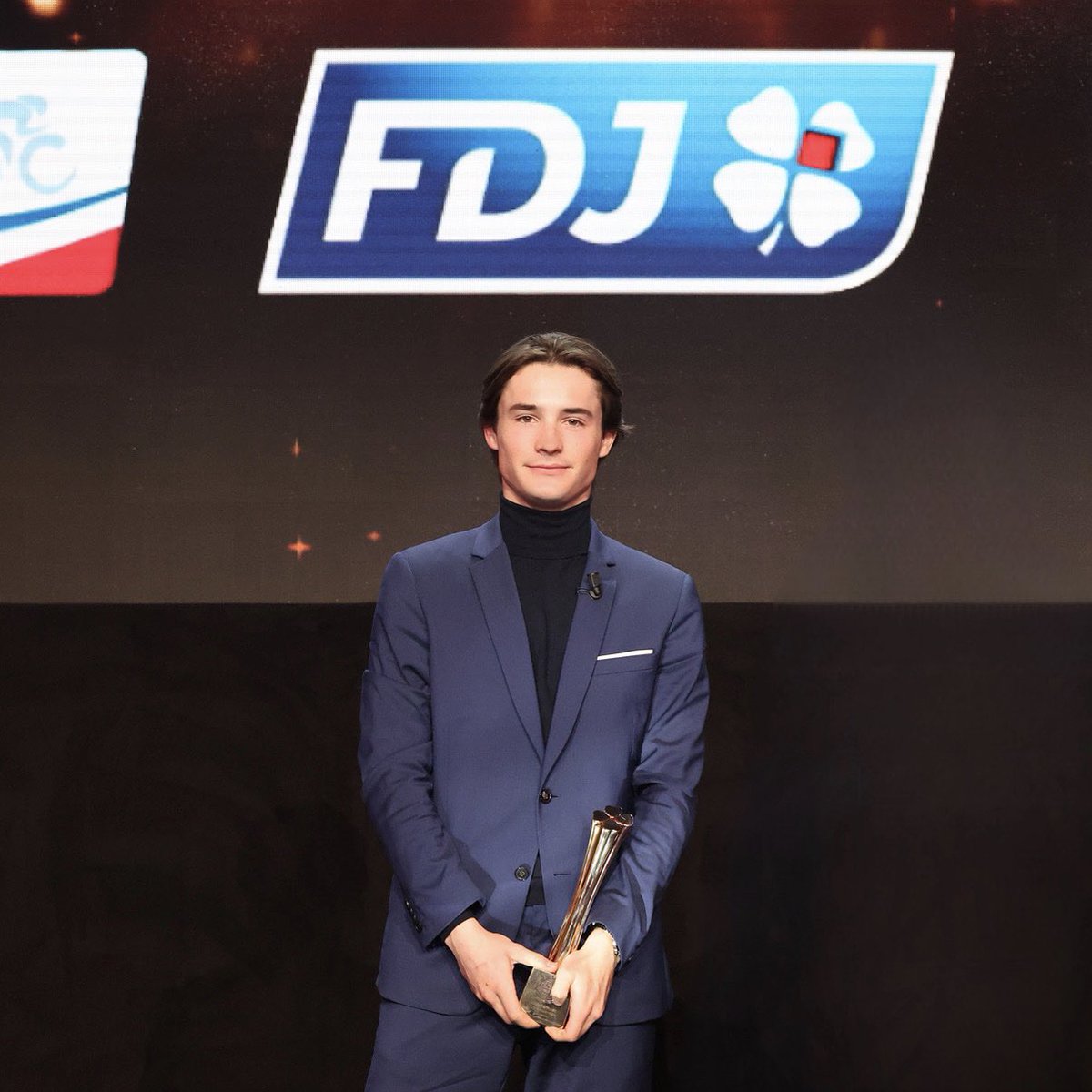 Coupe de France 2023 🏆

Merci à @FDJsport, <a href="/FFCyclisme/">FFC</a> et <a href="/LNC_CYCLISME/">LNC - Ligue Nationale de Cyclisme</a> pour cette soirée récompensant l’objectif de mon année 2023.

Bon réveillon à tous et rendez-vous en 2024 🥳

📸 <a href="/FFCyclisme/">FFC</a>