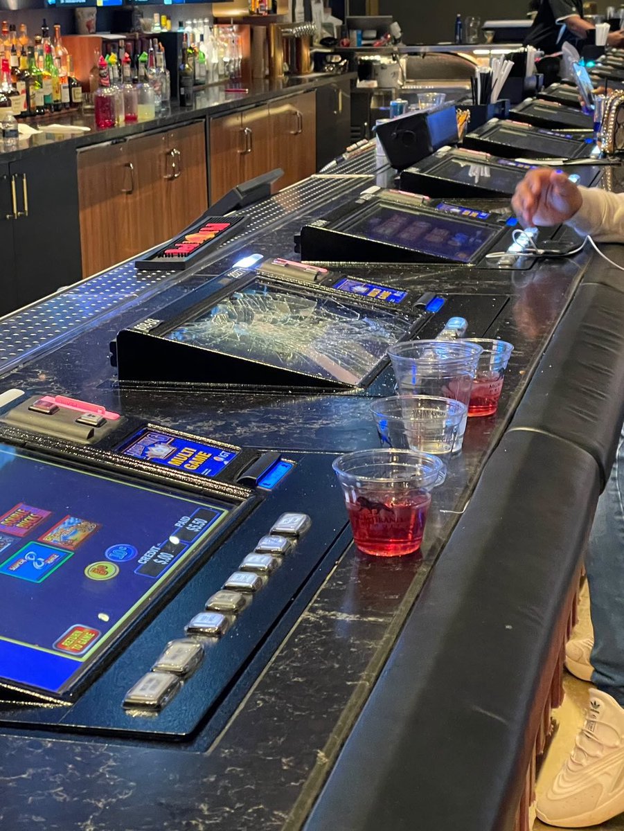 stoolgambling's tweet photo. Bad night to be a machine in Detroit

(via IG/aa.alamine) https://t.co/xya5kWlKCT