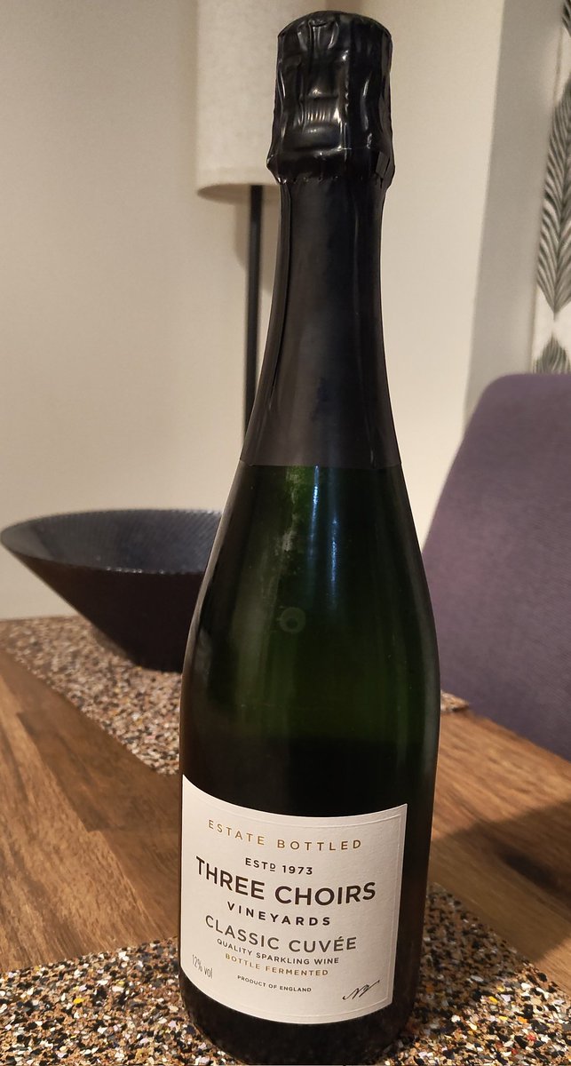 tetuan22s's tweet photo. Got my local "Champagne" in the fridge for tonight. Looking forward to 2024!! Loving #Ledbury. Chuffed to be living here. It's a bit different from #Derbyshire #herefordshire #gloucestershire #threechoirs #NewYearsEve https://t.co/31BTMI2KzB