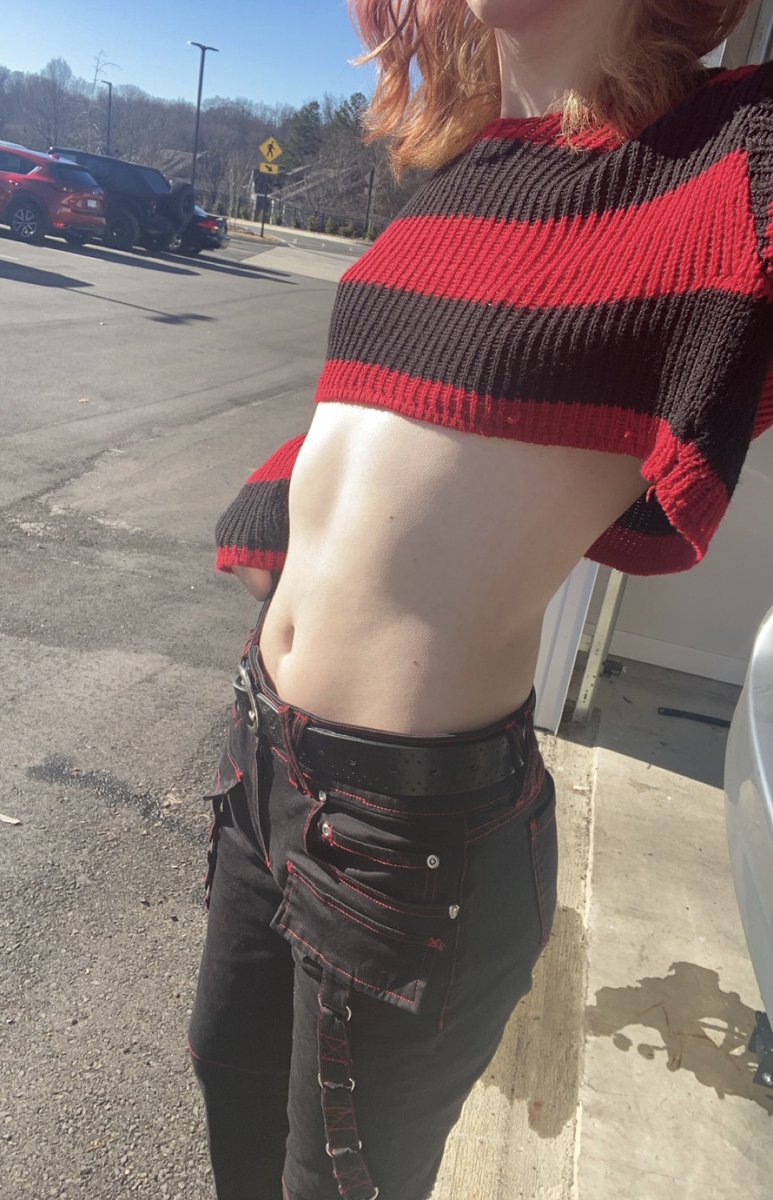 NiaSteelyDang's tweet photo. was supposed to wear a bra with this but i forgot :/ i’m barely covered… https://t.co/ibDzF3X1M2