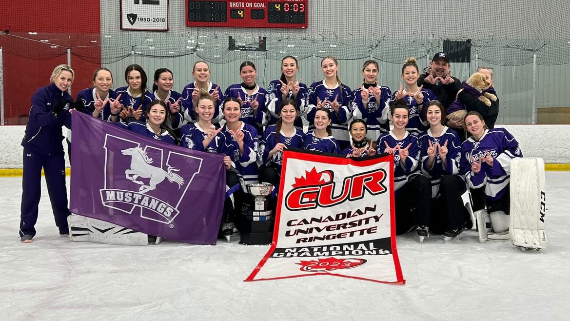 WesternMustangs's tweet image. 🥅 The @westernuring are back-to-back Canadian University Ringette champions after taking a 3-1 win over Lethbridge this morning at the University Challenge Cup in Ottawa. 🏆

Congratulations Mustangs 👏
#RunWithUs #WesternMustangs #PurpleAndProud #BackToBackChamps