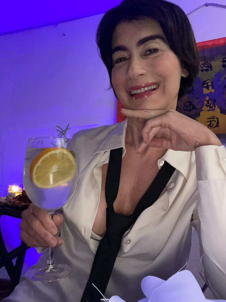 Masculine look with tie …
I LOVE TIE  🤵‍♀️🤵‍♀️🤵‍♀️