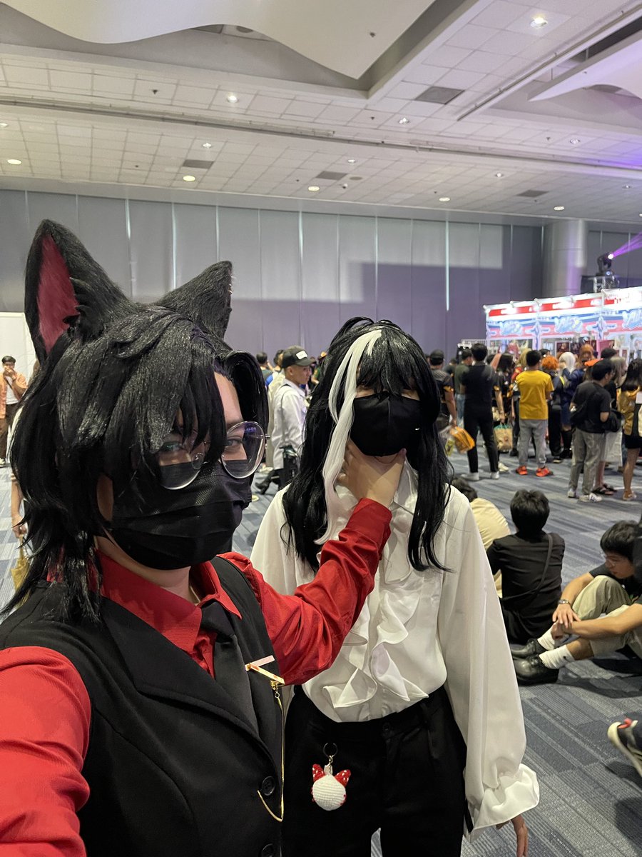 suhnnysideup10's tweet photo. We recreated the photo i took with my niko standee 😭 @_miniminiii https://t.co/ttfVdLl2YH