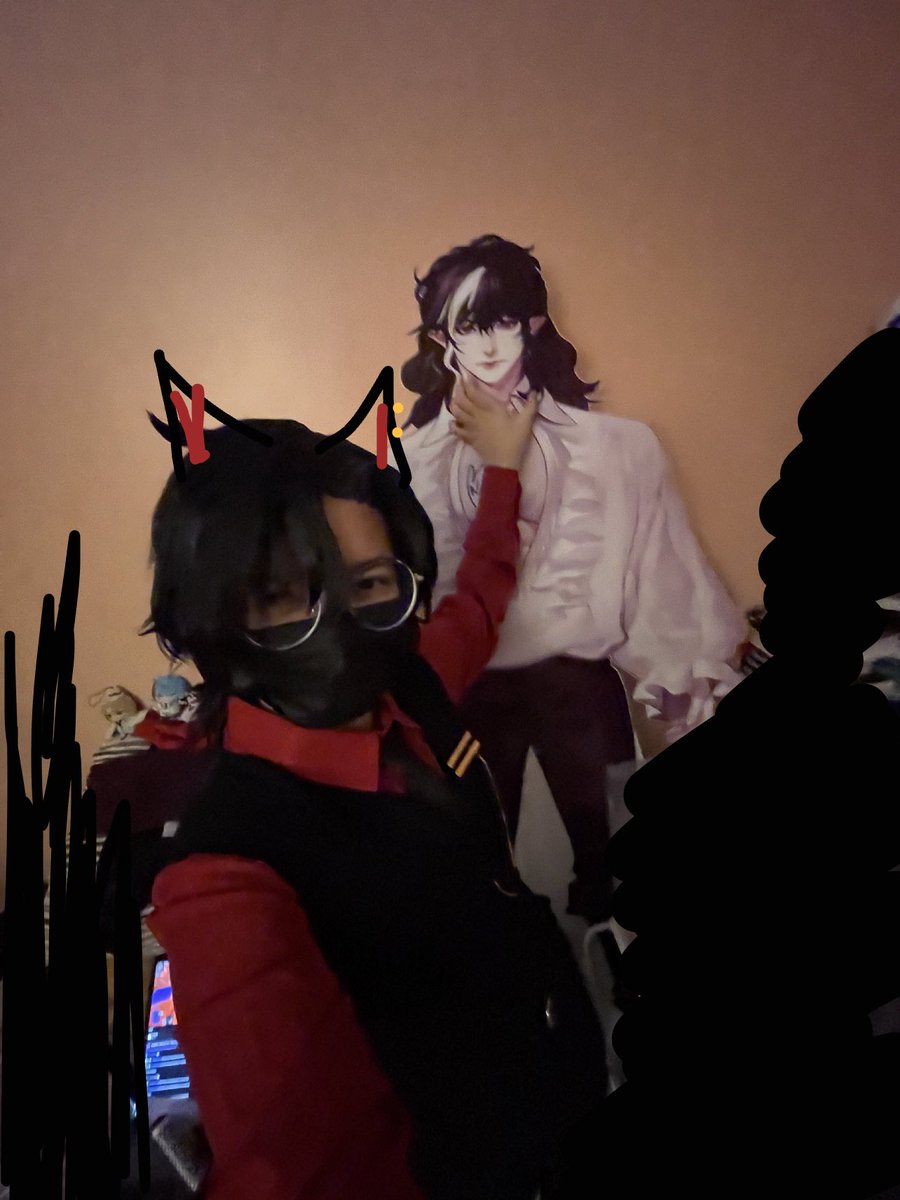 suhnnysideup10's tweet photo. We recreated the photo i took with my niko standee 😭 @_miniminiii https://t.co/ttfVdLl2YH