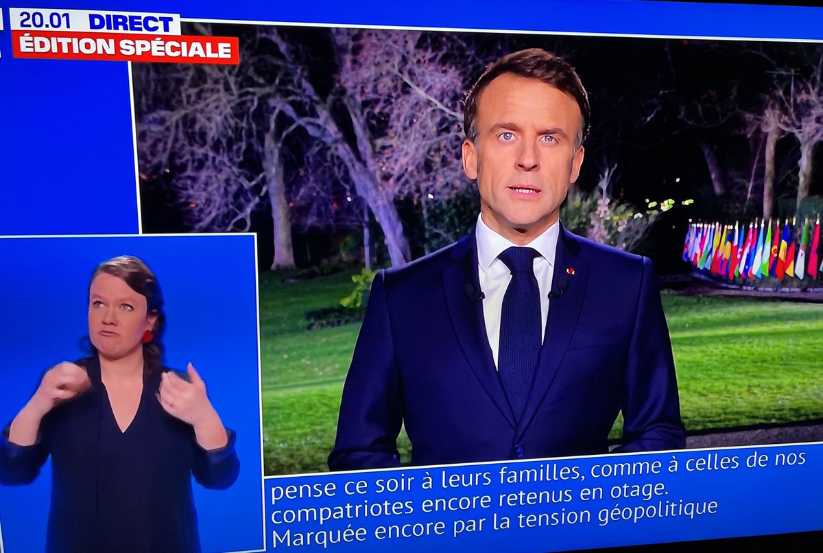 E2Villiers's tweet image. Qui est le connard qui a mis tous ces drapeaux dans le jardin du Palais de l’Elysée ?!