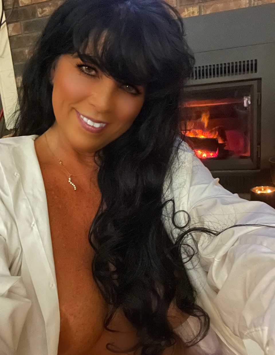 1 pic. Hope everyone has a safe and Happy New year 🎉🍾 Cheers to you all!! Lov y'all Xoxo https://t.co/SWxN6vFqBU