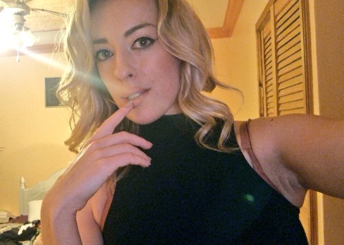 Dolled up &amp; ready to celebrate. Happy New Years  See you all in 2024! 🔥 https://t.co/vzp3F3JGbe<a href="/tag/summerstyle"class="tags"><span>#summerstyle</span></a>