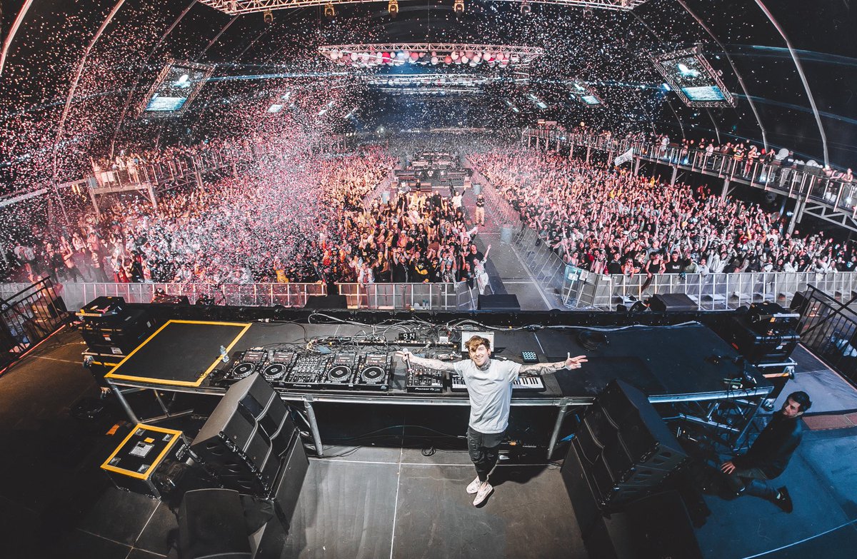 tysm for last night phoenix! denver see u tnite for some dab the sky 💙