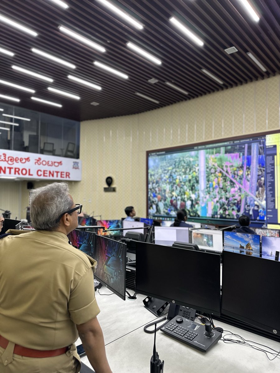 Commissioner of Police Bengaluru ⁦<a href="/CPBlr/">CP Bengaluru ಪೊಲೀಸ್ ಆಯುಕ್ತ ಬೆಂಗಳೂರು</a>⁩ B Dayananda keeping a watchful eye on the new year celebrations across the city.