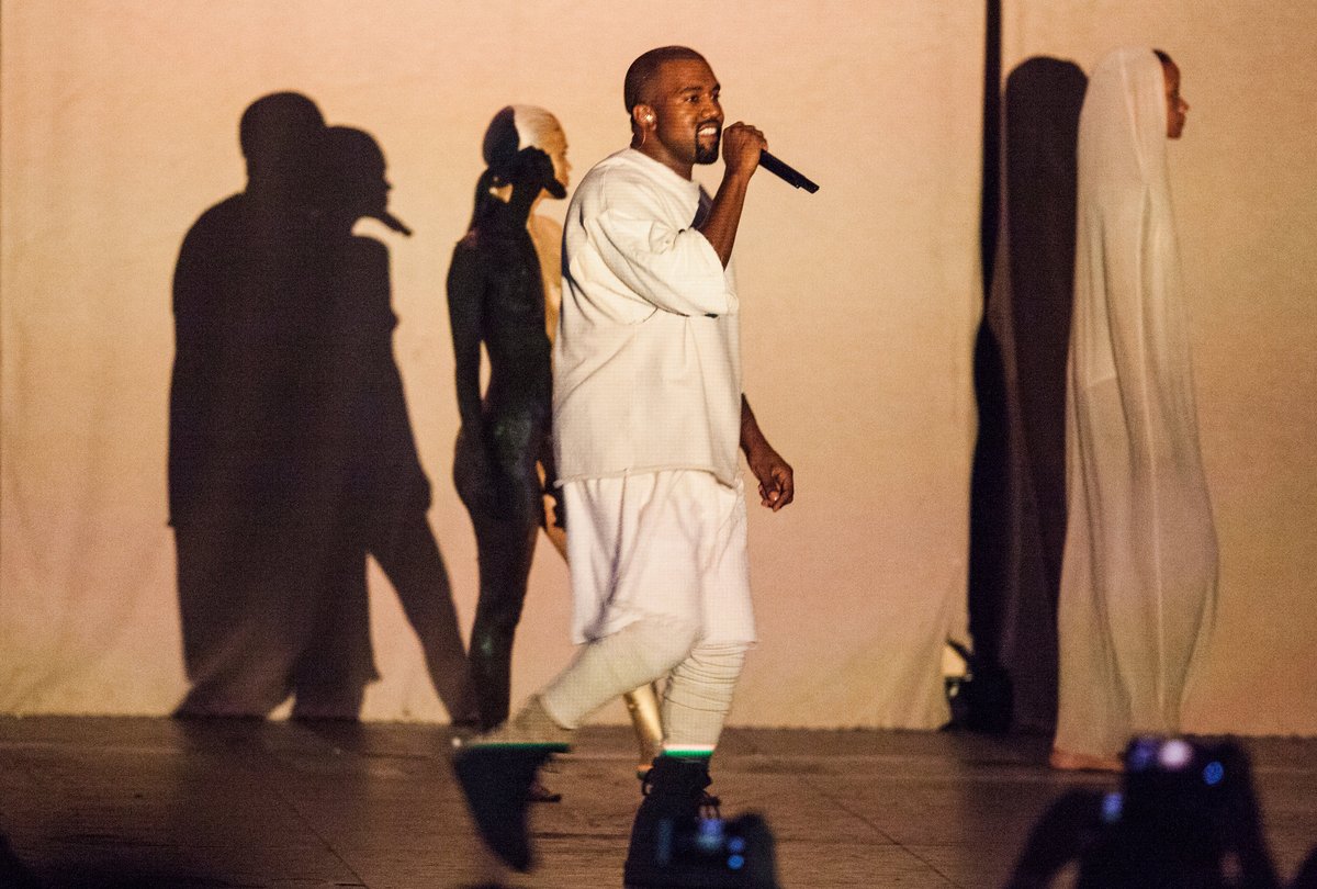 allkanyewest's tweet photo. KANYE

808S &amp; HEARTBREAK LIVE AT HOLLYWOOD BOWL

ONCE IN A LIFETIME SHOW

THREAD: https://t.co/stZvxKfRVv