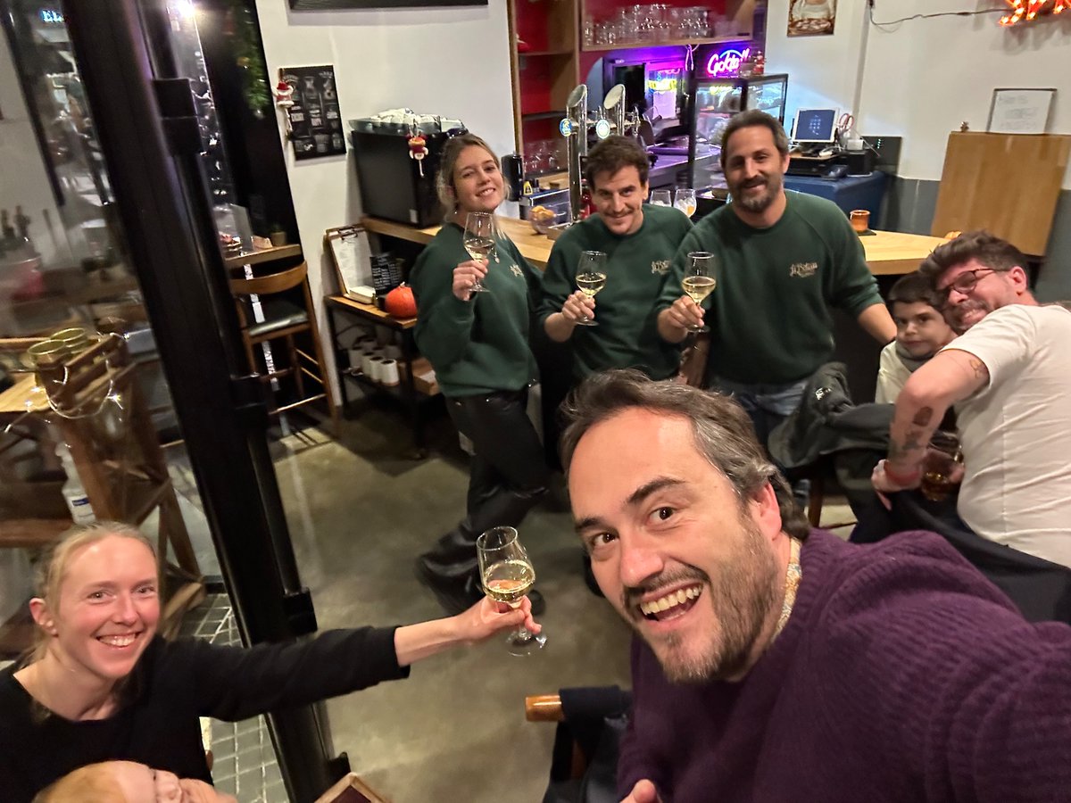 condedelamaza's tweet photo. Llevamos un año intenso y el año que arranca tocará Buenos Aires, Miami, Los Cabos, Bangkok y más. De este año me alegro de que hayamos perseverado en reabrir #LaBottega @elcordobesss. Y en nada, el Ibai. Aupa el 2024! 🥂 https://t.co/aTLjiM30Hg