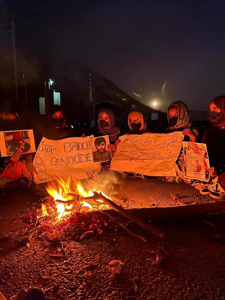 ShahBal65601775's tweet photo. بلوچ او بلوچ ءِ زندمان 
#MarchAgainstBalochGenocide 
#UNFORbalochistan https://t.co/puUX2cyhbk