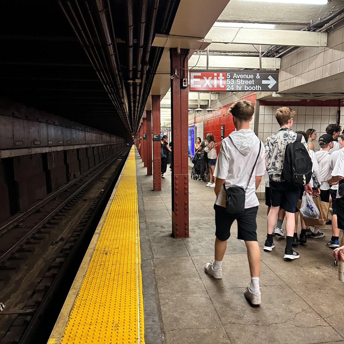 Still a few more hours left to make your tax-deductible year-end donation to Libera of the US and help bring Libera back for another tour. 

#newyork #subway #yearend #donations #bringliberaback #donate-at uslibera.org