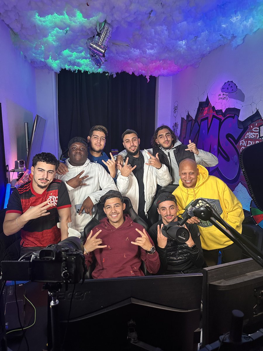 KmSenKangoo's tweet photo. Deja 5Jours de Live, plus de 4K de Subs, MERCI ❤️ #KGO https://t.co/A8JM6adS0n