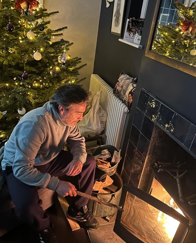 Geçen yıllarda canımı yakan her şeyi ben şimdi keyif için yakıyorum. 

Hepimize yalanı dolanı olmayan, sevdiklerimizle mutlu ve sağlıklı bir yıl diliyorum dostlar.