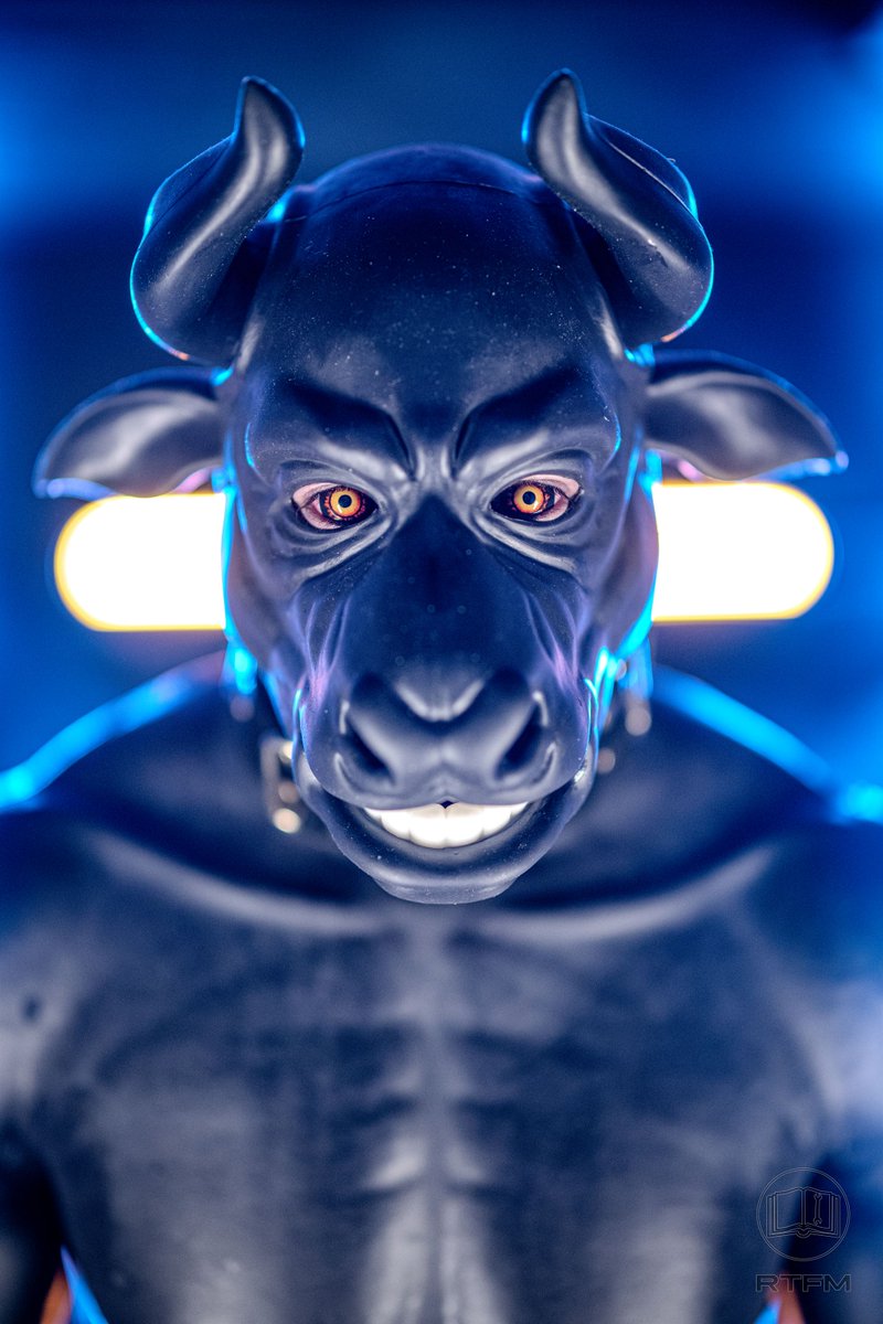 Inching closer..... just like the new year.
<a href="/hierona_/">Hierona</a> as the bull.

Onward to the next 365 days in kink!

#bul #silioconesuit #gay #fetish <a href="/SMITIZENSTORE/">SMITIZENSTORE</a>