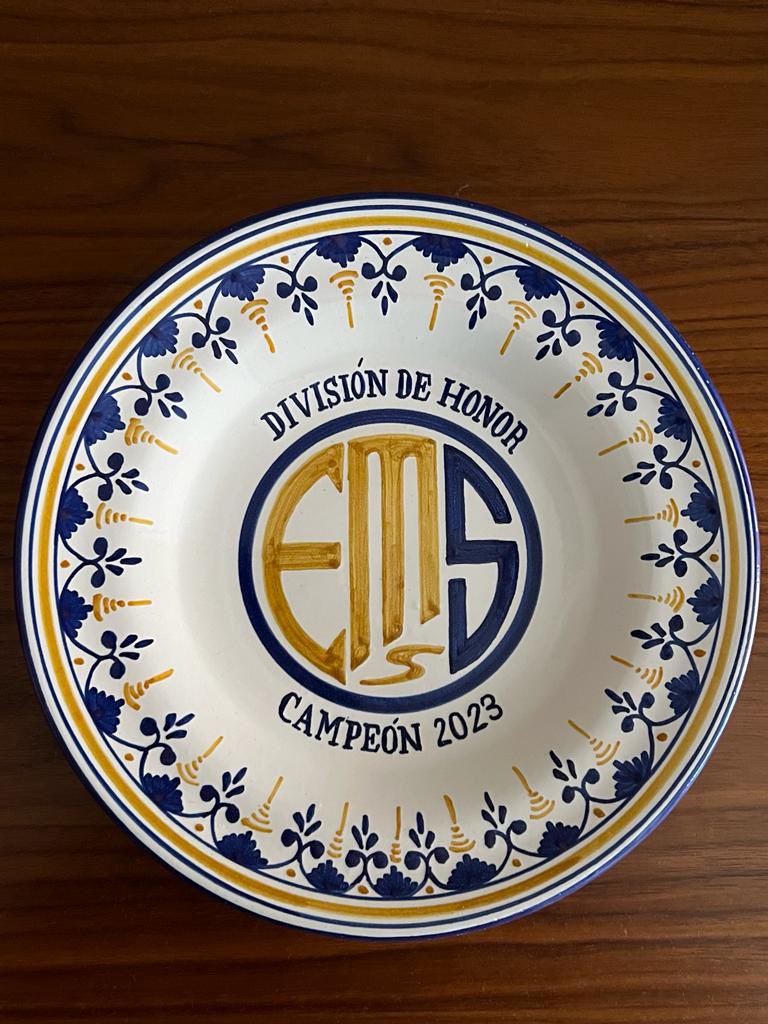 ⚫️🟢 NEWS 🟢⚫️ 

Os deseamos una feliz nochevieja y tengáis una buena entrada de año 2024!! 
De parte de todo el equipo técnico y pilotos de Zennith Esports!! 

Oficialmente somos campeones de <a href="/EMS_iRacing/">European Master Series</a>  división de Honor

#GASKNOCK #KRYPTONITE 
<a href="/SDK_GAMING_/">SDK Gaming</a> <a href="/NetLifeGaming/">NetLife Gaming</a>