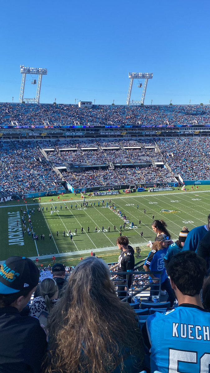 pathwire's tweet image. Dear @Jaguars I’d rather starve then spend $8 for a regular hot dog. And I’m staaarving.