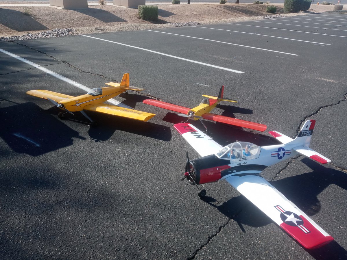 JeffJ_toons's tweet photo. All good landings today. I wanted to end the year flying the T28 (red and white bird) on my own, yay, I did it. #modelairplanes #modelaviation #rcflying https://t.co/MmAybneNE1