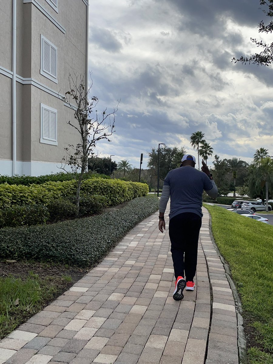 sambazapodcast's tweet image. Onto 2024… #HappyNewYear #BeOnCloudHNY2024 #sambazapodcast #podcasting