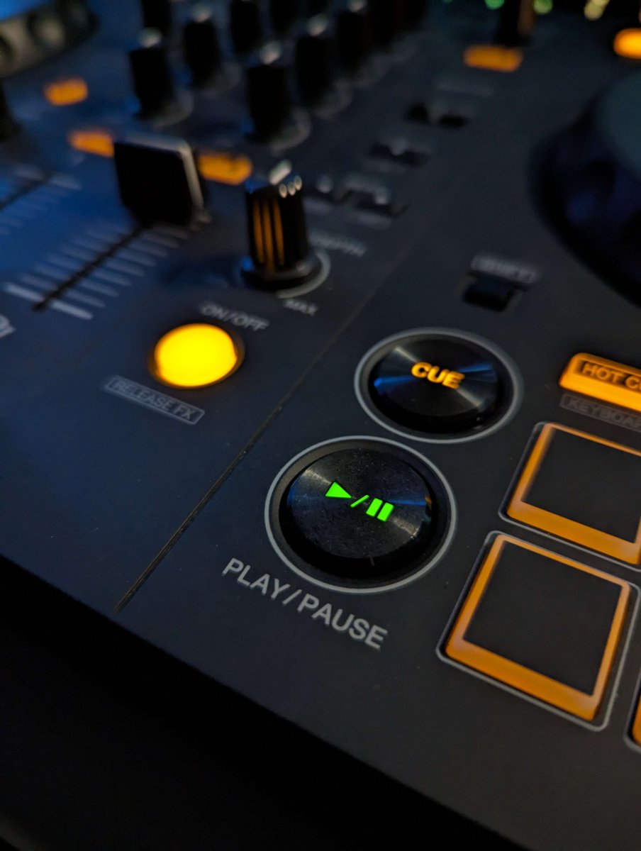 FORM-LESS tweet media