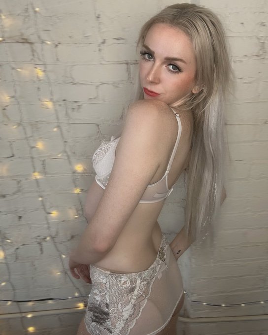 Happy New Years! 🥳🥂🎉 https://t.co/VR69PDbPsQ