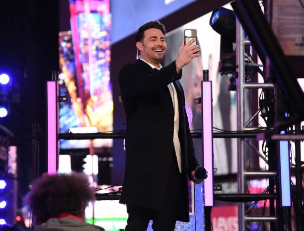 .#jonathanbennett at the Times Square New Year's Eve 2024 Celebration
#RockinEve