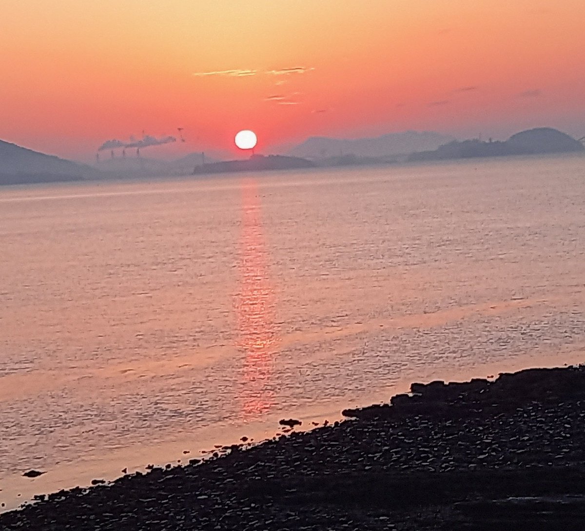 올해는 제발 복 받으세요...
해돋이 보러 와서 무료 떡국도 먹고 감
안 추워서 좋았슴~~

다들 피자 도 드세요~~

허리피자.
가슴피자.
얼굴피자.
어깨피자.
다리피자.
주름피자.
형편피자.
인생피자.
팔자피자.
웃음피자.