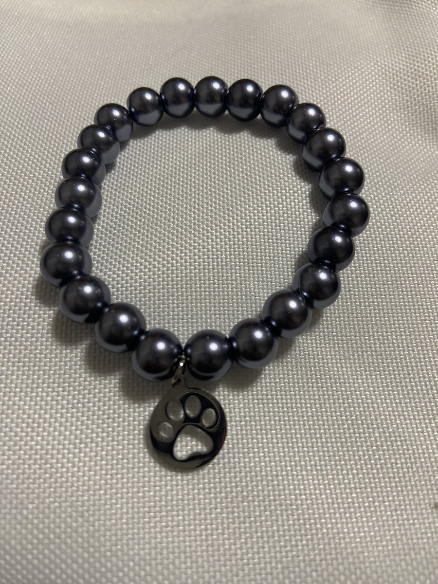 aflannery419's tweet photo. Visit: https://t.co/Oc2Je8dQBZ  

#handmadejewelry #charm #beadedbracelet #dogpaw #bracelet #dogmemorial #pets https://t.co/orY10phBDN