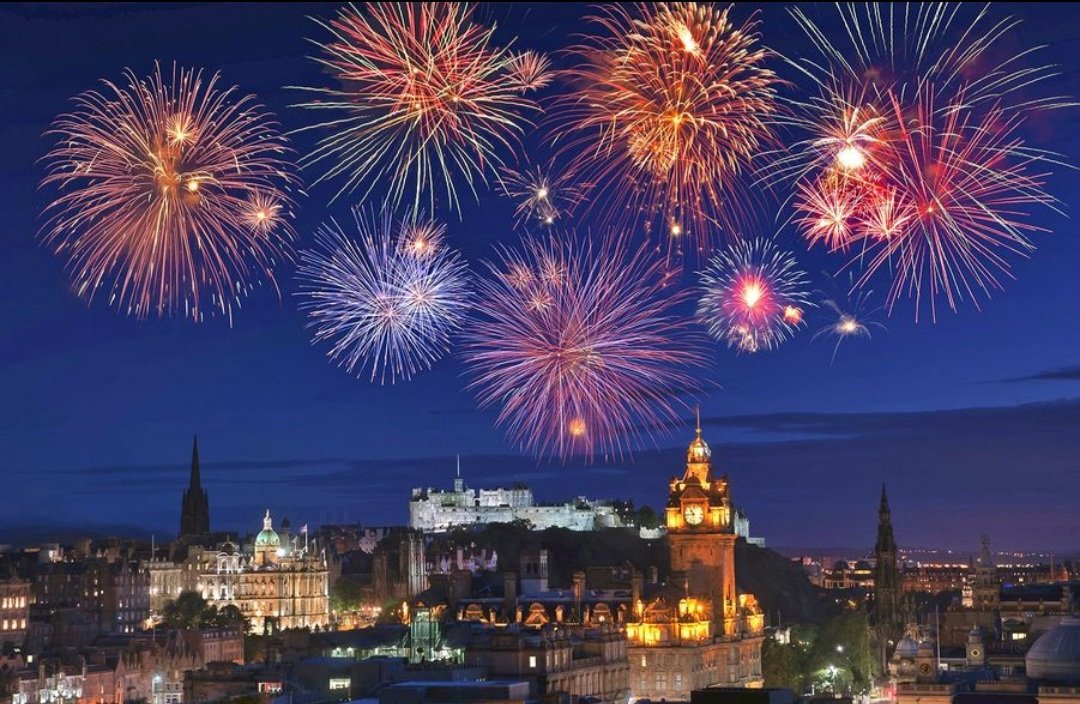 Emma83_94's tweet photo. Bliadhna mhath ùr! Lang may yer lum reek! #Hogmanay https://t.co/L0bQliTOp9
