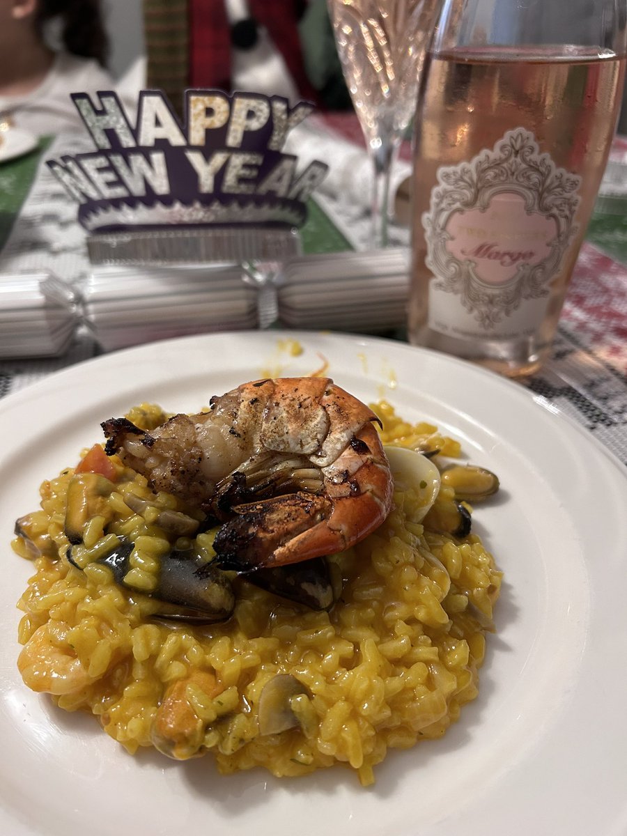 DGilly2012's tweet photo. Celebrating New Year’s Eve with a delicious seafood risotto and Ontario wine. Thanks to my hubby for the food and @TwoSisters_wine for the rose. 
Happy New Year! https://t.co/sevM2qiXxS