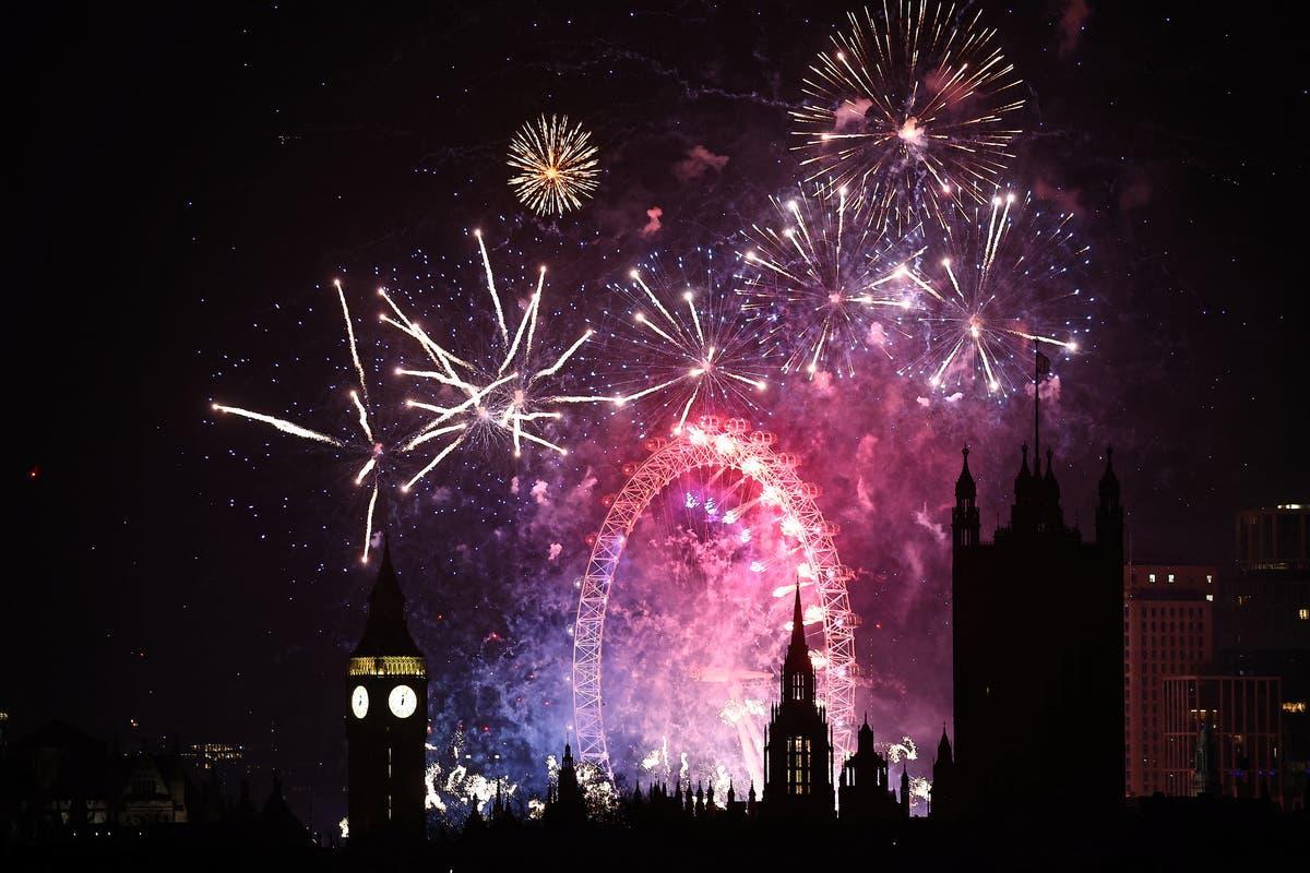 London sees in 2024 with huge fireworks display as weather cancels other celebrations independent.co.uk/world/new-year…